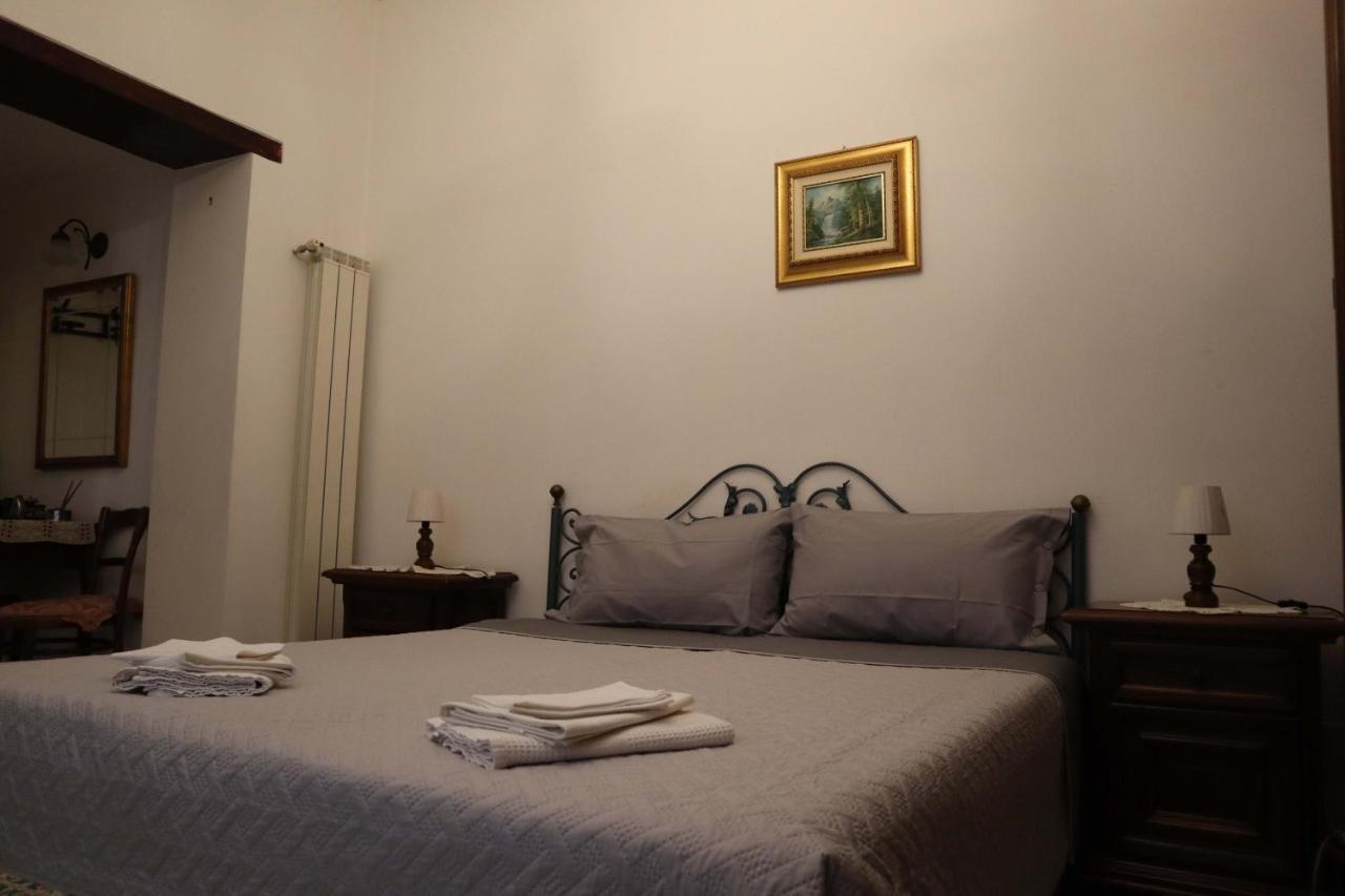 Storia Di Sofia Apartment Naples Luaran gambar