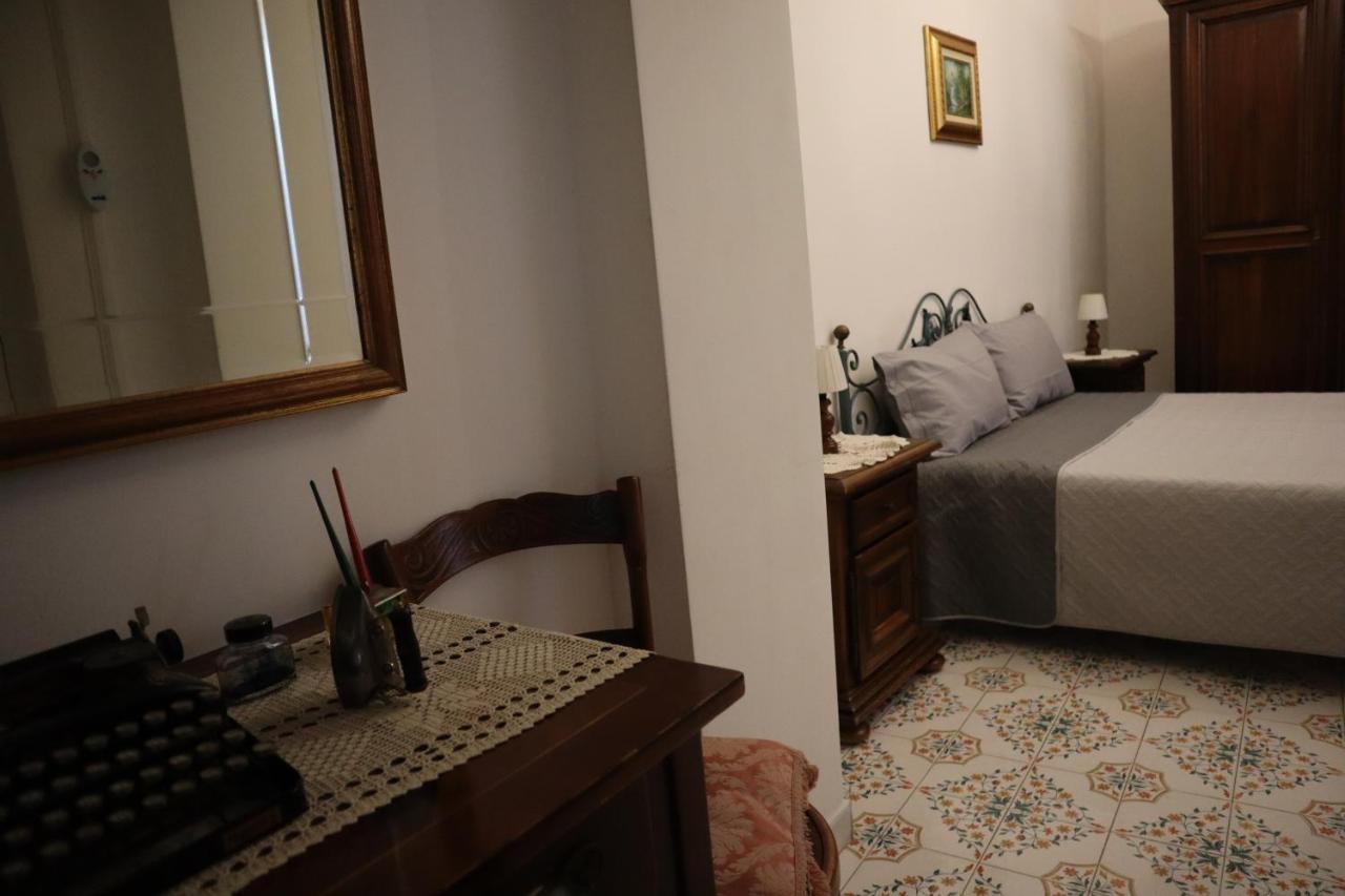 Storia Di Sofia Apartment Naples Luaran gambar